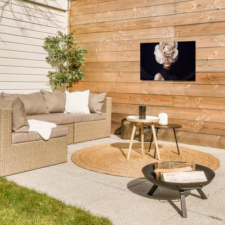 Roos - Tijdloos - Zwart Tuinposter op houten frame 2 cm dik klein -sfeer2