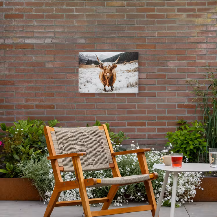 Schotse Hooglander - Landschap - Sneeuw - Bergen - Winter Tuinposter op houten frame 2 cm dik klein -sfeer3