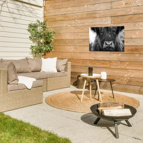 Schotse hooglander - Zwart - Wit - Sneeuwvlokken Tuinposter op houten frame 2 cm dik klein -sfeer2