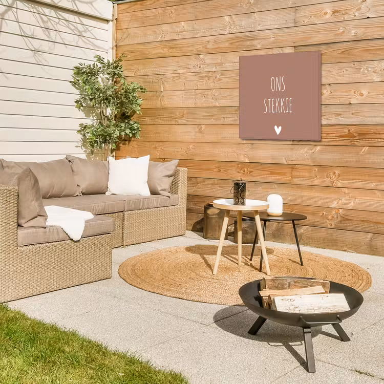 Spreuken - Ons stekkie - Quotes Tuinposter op houten frame 2 cm dik middel -sfeer2