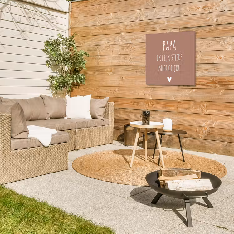Spreuken - Papa ik lijk steeds meer op jou - Quotes - Papa - Stef Bos Tuinposter op houten frame 2 cm dik middel -sfeer2