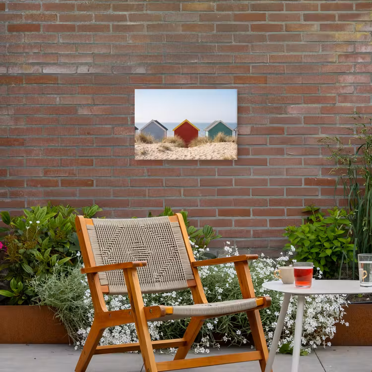 Strand - Huisjes - Kleurrijk - Duinen Tuinposter op houten frame 2 cm dik klein -sfeer3