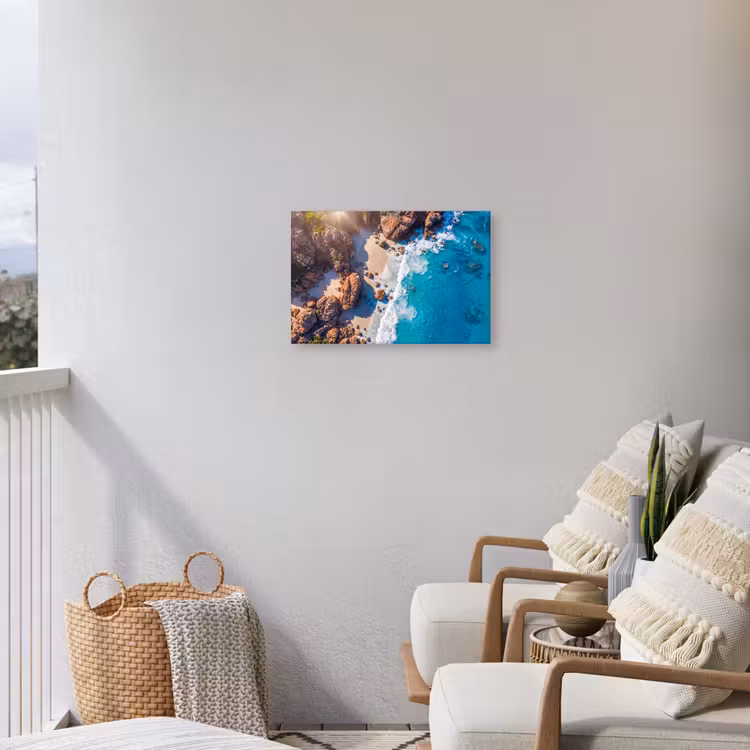 Strand - Zee - Rotsen - Natuur - Blauw Tuinposter op houten frame 2 cm dik klein -sfeer1
