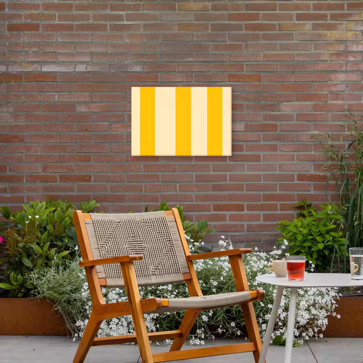 Strepen - Klassiek - Geel Tuinposter op houten frame 2 cm dik klein 845 -sfeer3