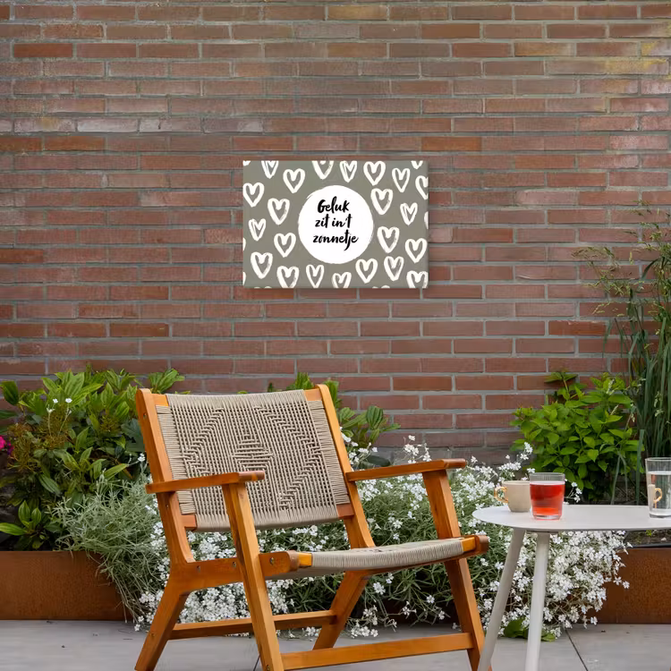 Tekst - geluk zit in 't zonnetje - Quotes - Geluk - Zon Tuinposter op houten frame 2 cm dik klein -sfeer3