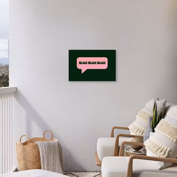 Tekstwolk - BLAH BLAH BLAH - Roze Tuinposter op houten frame 2 cm dik klein -sfeer1