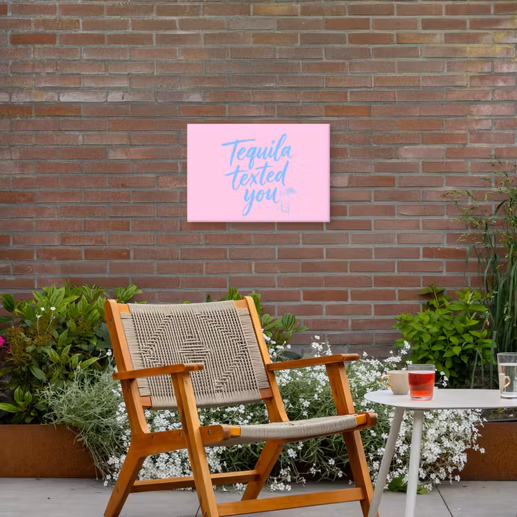 Tequila texted you - Roze - Blauw Tuinposter op houten frame 2 cm dik klein -sfeer3