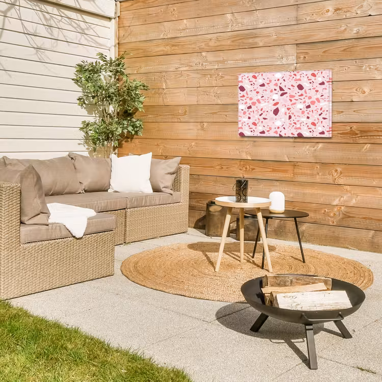 Terrazzo - Patroon - Roze Tuinposter op houten frame 2 cm dik klein 845 -sfeer2