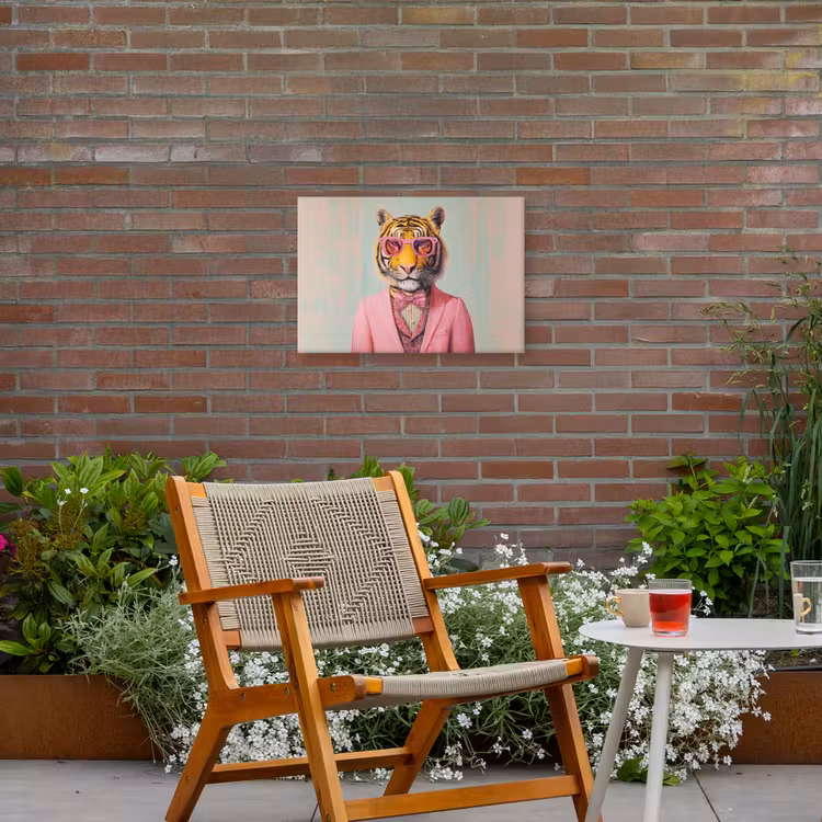 Tijger - Strik - Jasje - Roze Tuinposter op houten frame 2 cm dik klein -sfeer3
