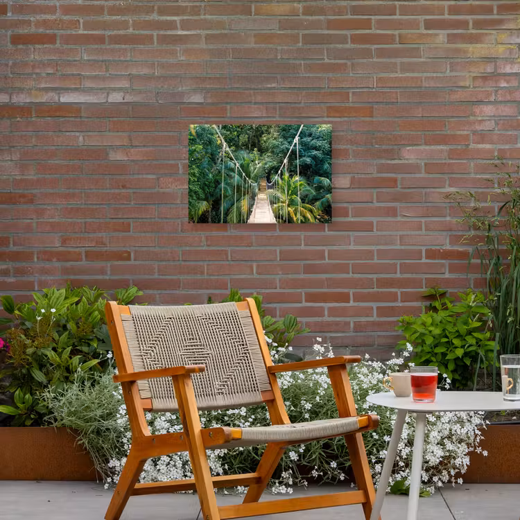Touwbrug in het Tropisch Woud Tuinposter op houten frame 2 cm dik klein -sfeer3