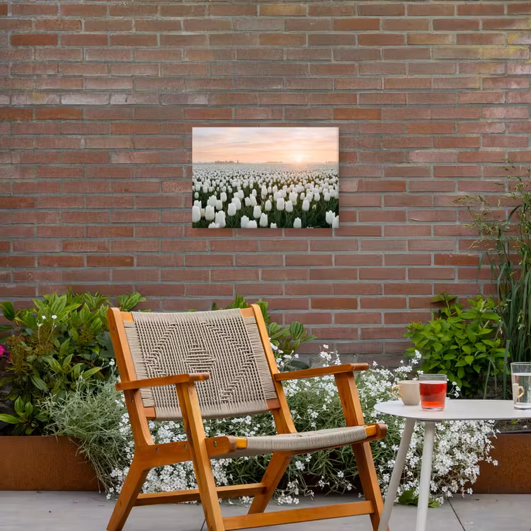 Tulpen - Landschap - Wit Tuinposter op houten frame 2 cm dik klein -sfeer3
