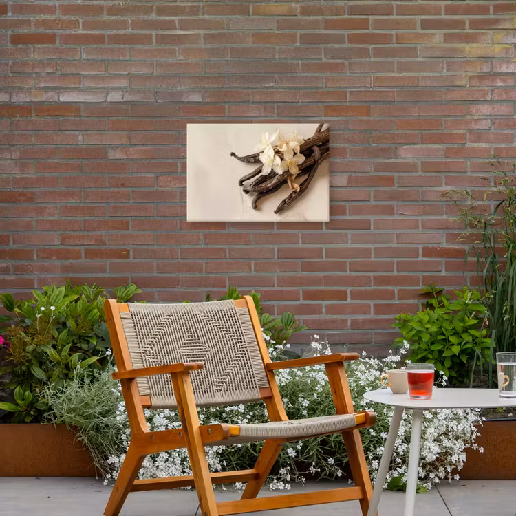 Vanille - Bloemen - Beige Tuinposter op houten frame 2 cm dik klein -sfeer3