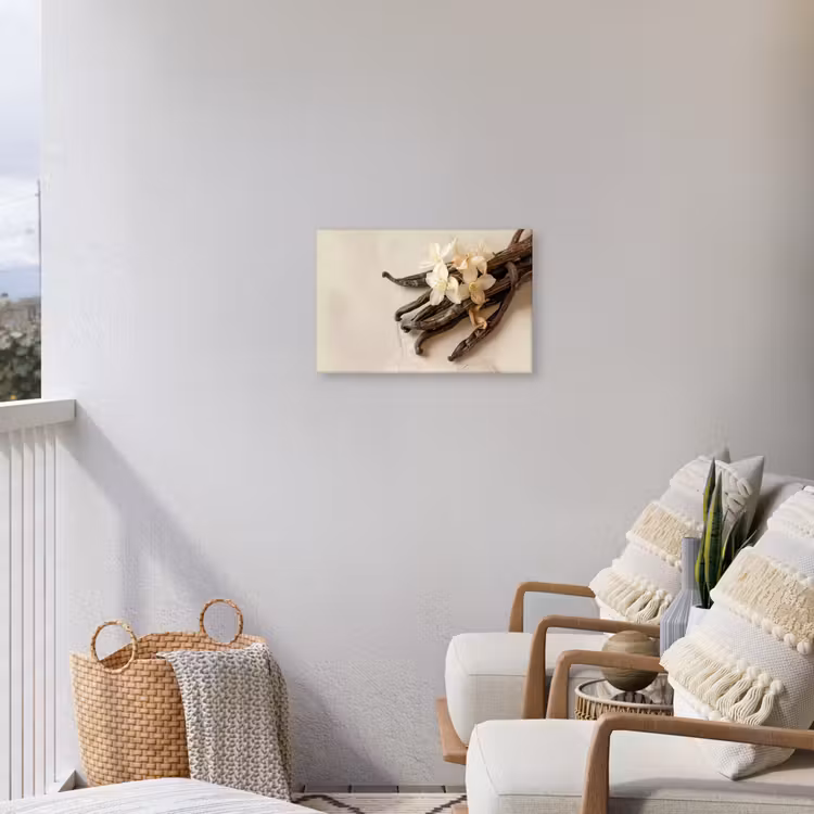 Vanille - Bloemen - Beige Tuinposter op houten frame 2 cm dik klein -sfeer1