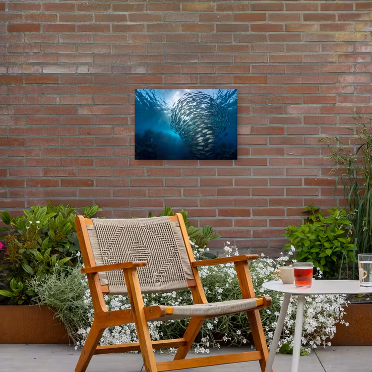 Vis - School - Oceaan - Natuur - Blauw Tuinposter op houten frame 2 cm dik klein -sfeer3
