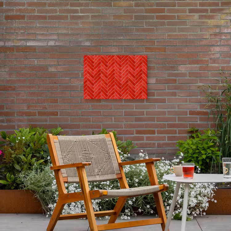 Visgraat - Tegel - Rood Tuinposter op houten frame 2 cm dik klein 845 -sfeer3