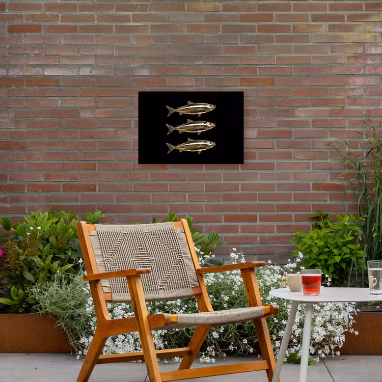 Vissen - Goud - Zwart Tuinposter op houten frame 2 cm dik klein -sfeer3