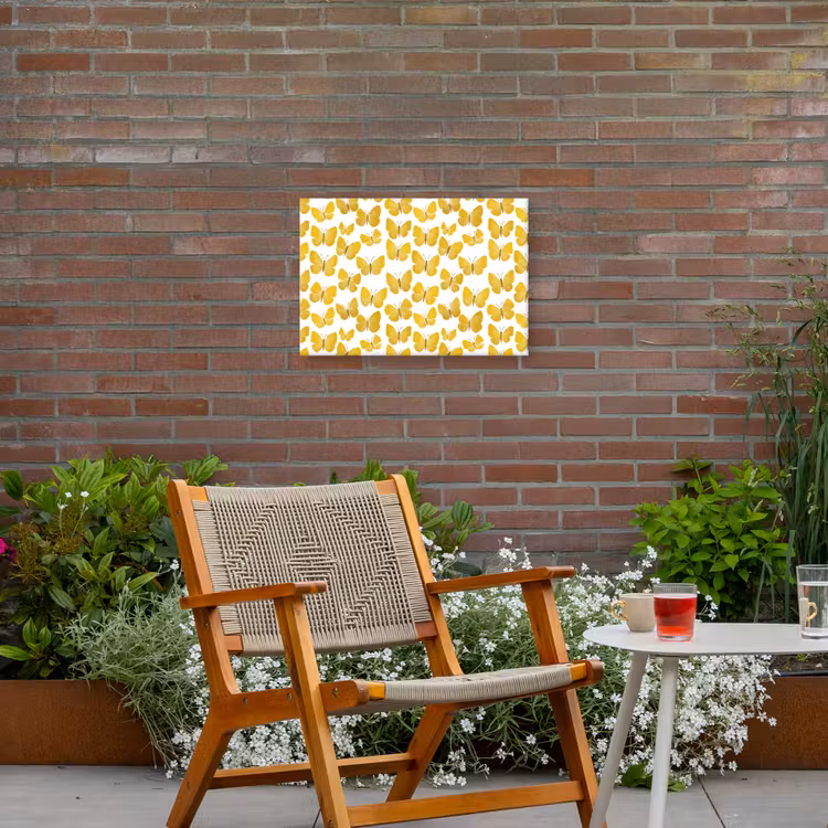 Vlinders - Botanisch - Illustratie - Geel - Wit Tuinposter op houten frame 2 cm dik klein 845 -sfeer3