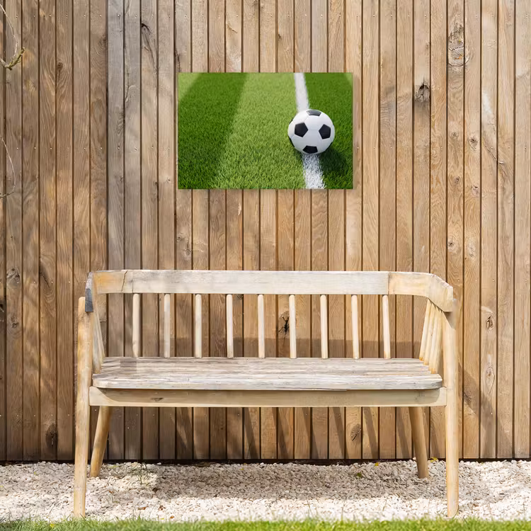 Voetbal - Grasveld - Sport - Groen Tuinposter op houten frame 2 cm dik klein -sfeer4