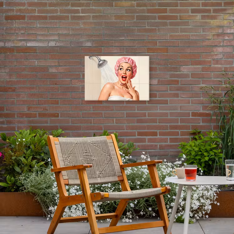Vrouw - Douche - Roze Tuinposter op houten frame 2 cm dik klein -sfeer3