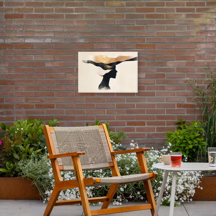 Vrouw - Golven - Zwart Tuinposter op houten frame 2 cm dik klein -sfeer3