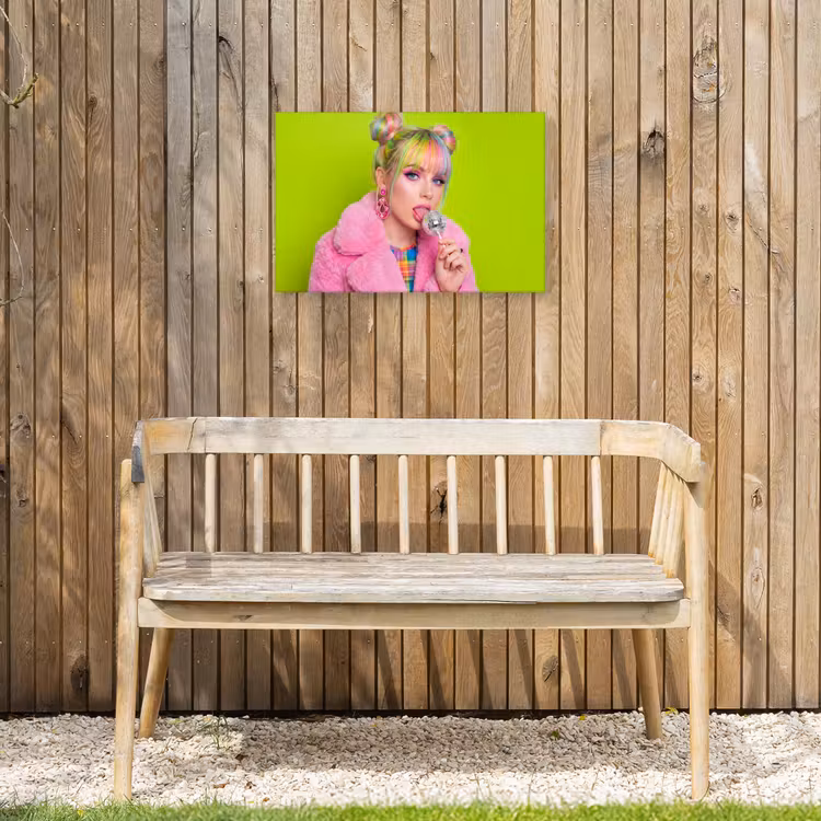 Vrouw - Kleurrijk haar - Pop art - Modern - Levendig Tuinposter op houten frame 2 cm dik klein -sfeer4