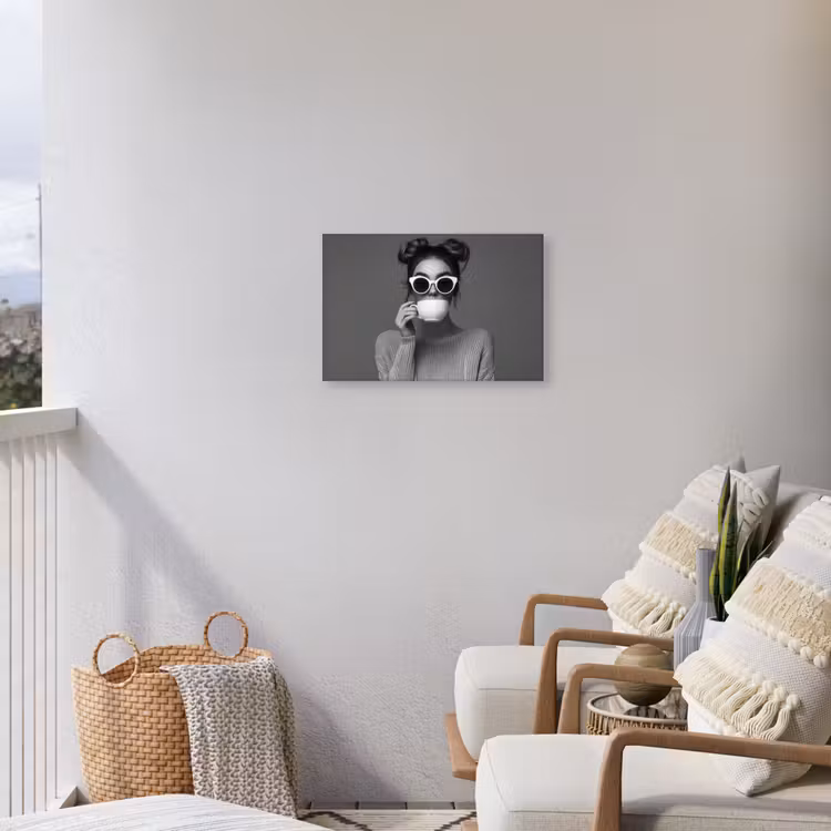 Vrouw - Koffie - Zwart - Wit Tuinposter op houten frame 2 cm dik klein -sfeer1