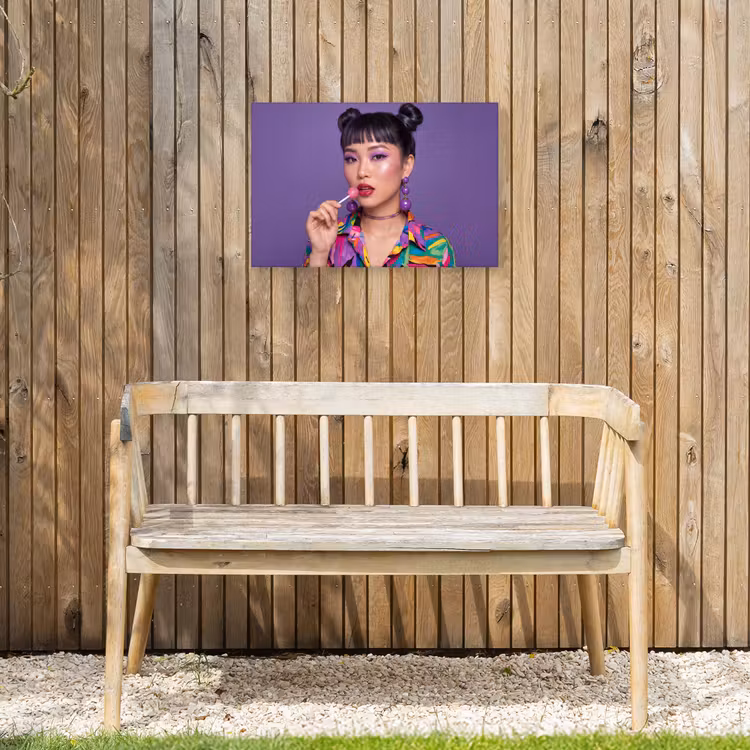 Vrouw - Portret - Make-up - Paars - Levendig Tuinposter op houten frame 2 cm dik klein -sfeer4