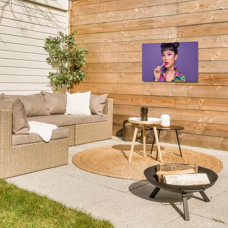 Vrouw - Portret - Make-up - Paars - Levendig Tuinposter op houten frame 2 cm dik klein -sfeer2