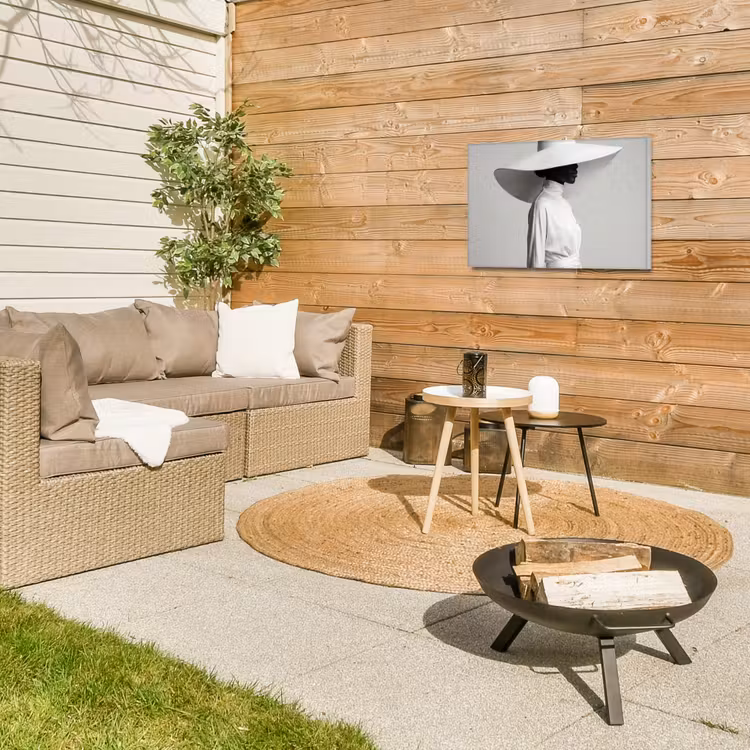 Vrouw - Profiel - Hoed - Zwart - Wit - Minimalistisch Tuinposter op houten frame 2 cm dik klein -sfeer2