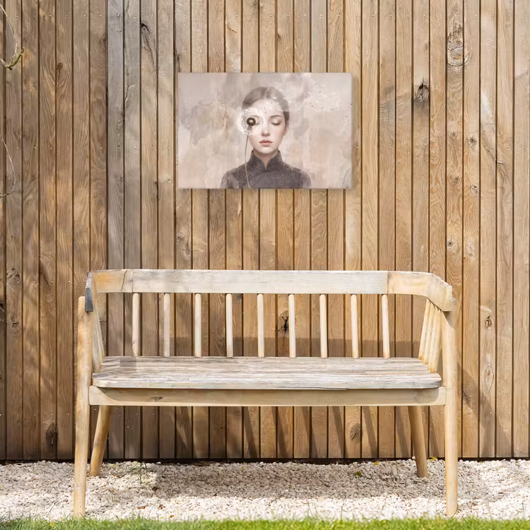 Vrouw - Sereen - Grijs Tuinposter op houten frame 2 cm dik klein -sfeer4
