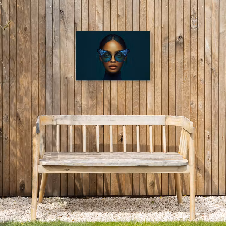 Vrouw - Vlinder - Bril - Blauw - Modern - Portret Tuinposter op houten frame 2 cm dik klein -sfeer4