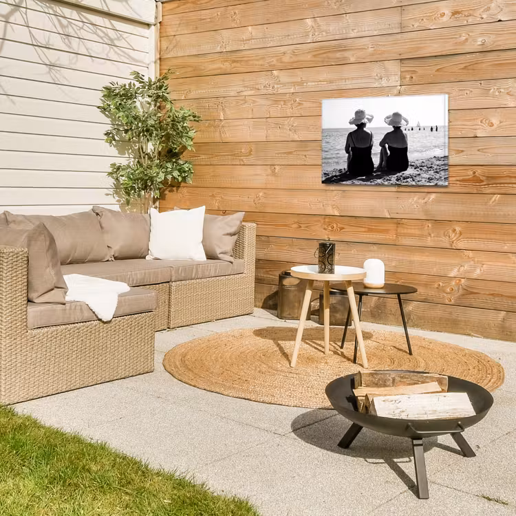 Vrouwen - Zonnehoed - Strand - Zwart - Wit Tuinposter op houten frame 2 cm dik klein -sfeer2