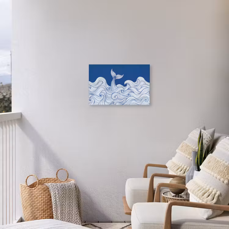 Walvis - Staart - Golven - Lijntekening - Blauw Tuinposter op houten frame 2 cm dik klein -sfeer1