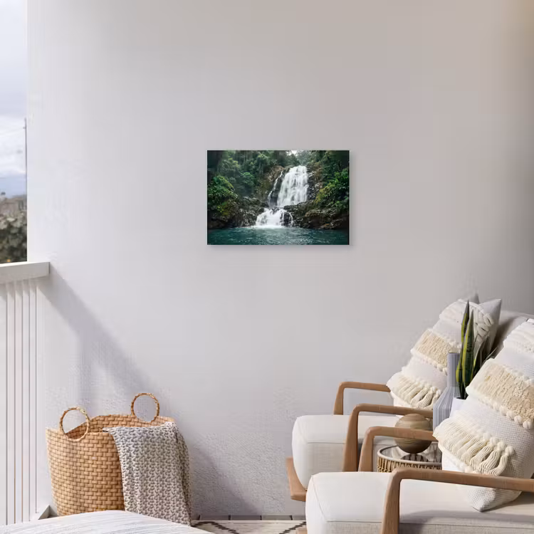 Waterval - Bos - Natuur - Groen Tuinposter op houten frame 2 cm dik klein -sfeer1