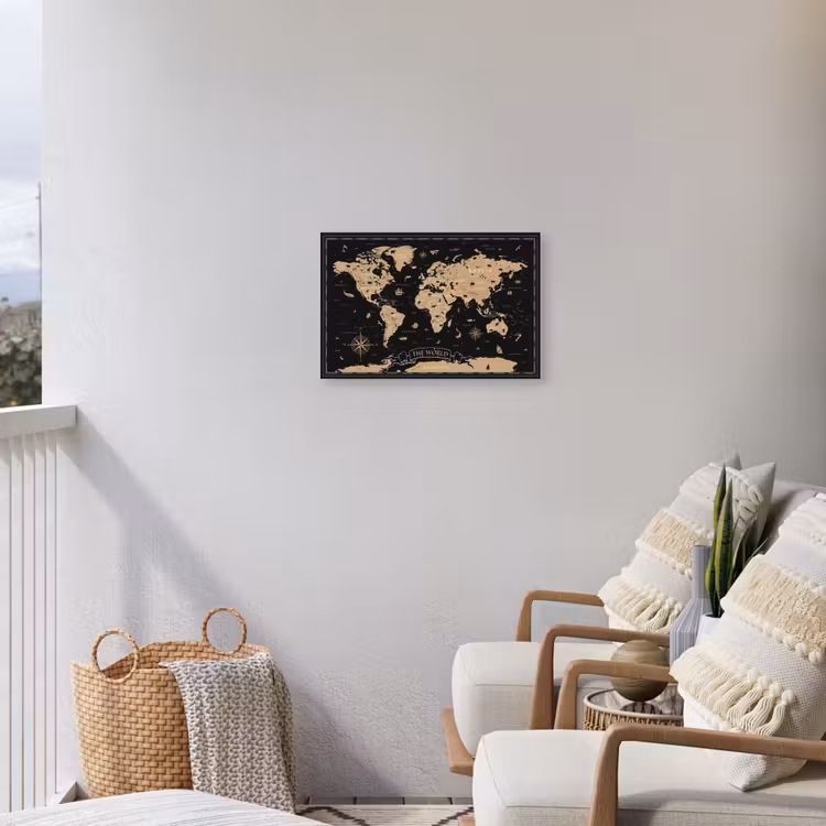 Wereldkaart - Beige - Zwart Tuinposter op houten frame 2 cm dik klein -sfeer1