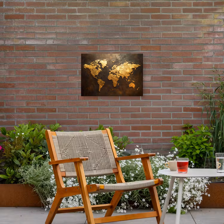 Wereldkaart - Goud - Roest Tuinposter op houten frame 2 cm dik klein -sfeer3