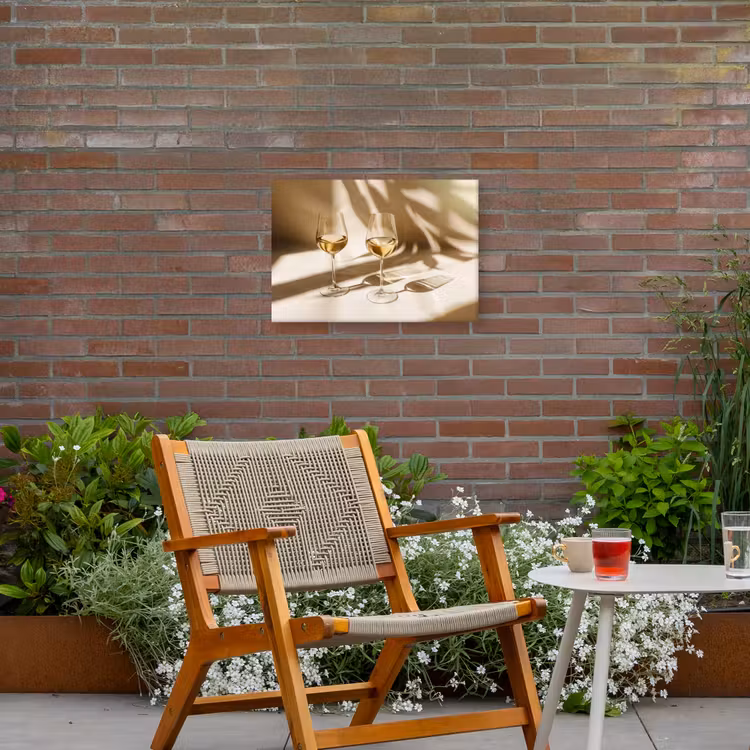 Wijn - Wijnglazen - Wit Tuinposter op houten frame 2 cm dik klein -sfeer3