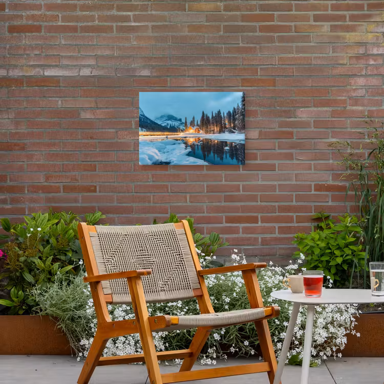 Winterlandschap - Natuur - Huis - Bergen - Sneeuw Tuinposter op houten frame 2 cm dik klein -sfeer3