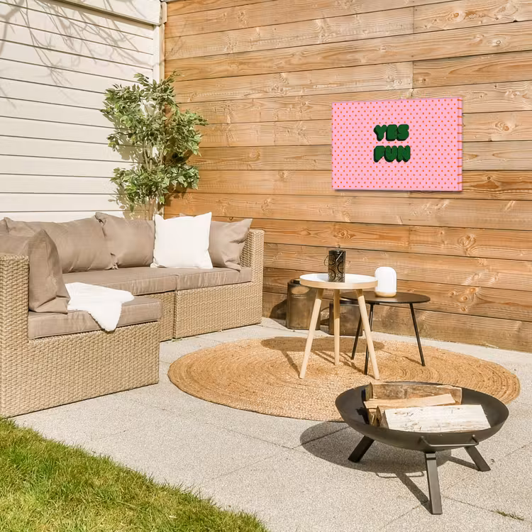 Yes fun - Groen - Roze - Stippen Tuinposter op houten frame 2 cm dik klein -sfeer2
