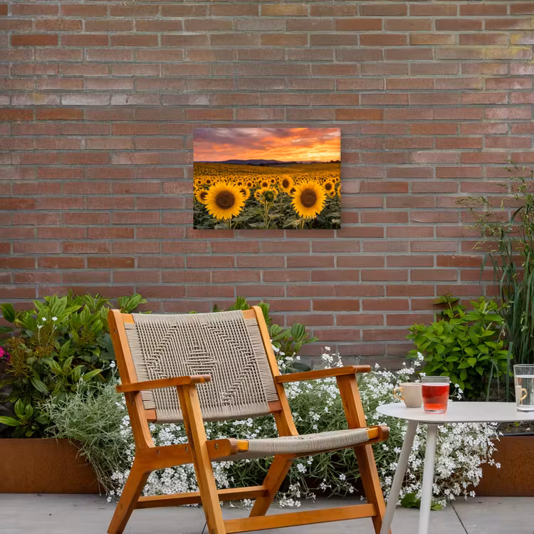 Zonnebloemen - Heuvellandschap - Geel Tuinposter op houten frame 2 cm dik klein -sfeer3