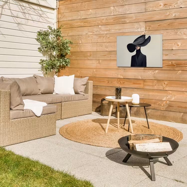 Zwart - Vrouw - Hoed Tuinposter op houten frame 2 cm dik klein -sfeer2