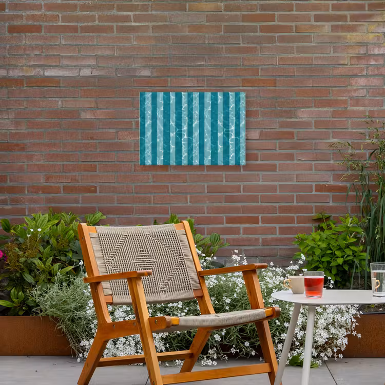 Zwembad - Strepen - Groen Tuinposter op houten frame 2 cm dik klein 845 -sfeer3
