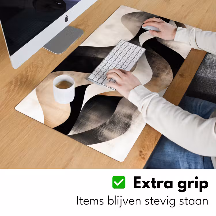 Abstract - Golven - Zwart - Verweerd Muismat XXL klein -sfeer3
