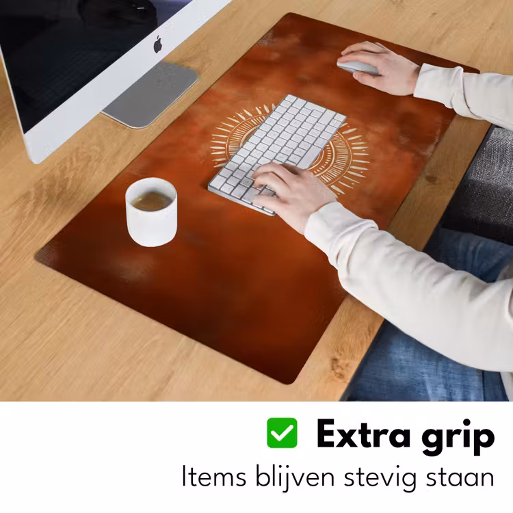 Abstract - Lijnen - Zonnestralen - Roodbruin Muismat XXL klein -sfeer3