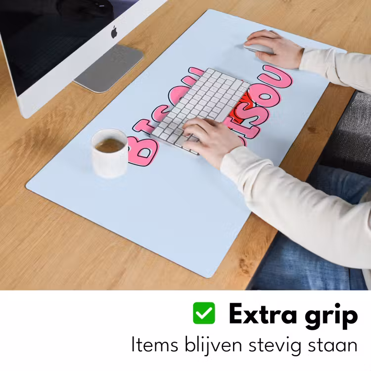 Bisou - Blauw - Roze - Lippen Muismat XXL klein -sfeer3