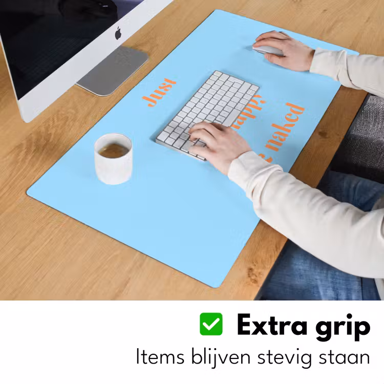 Blauw - Oranje - Just want to be happy & naked Muismat XXL klein -sfeer3