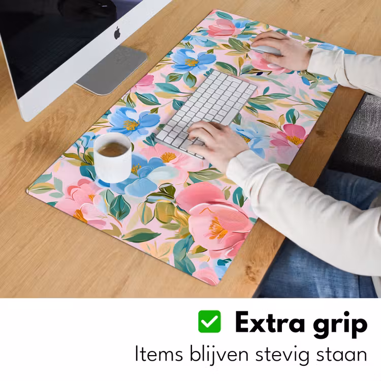 Blauw - Roze - Bloemen Muismat XXL klein -sfeer3