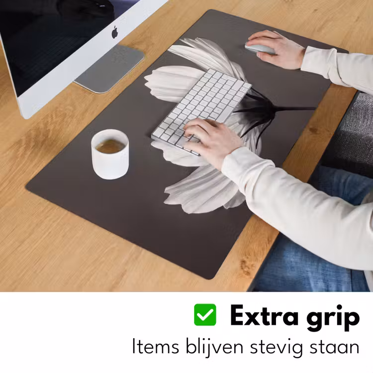 Bloem - Minimalistisch - Zwart - Wit Muismat XXL klein -sfeer3