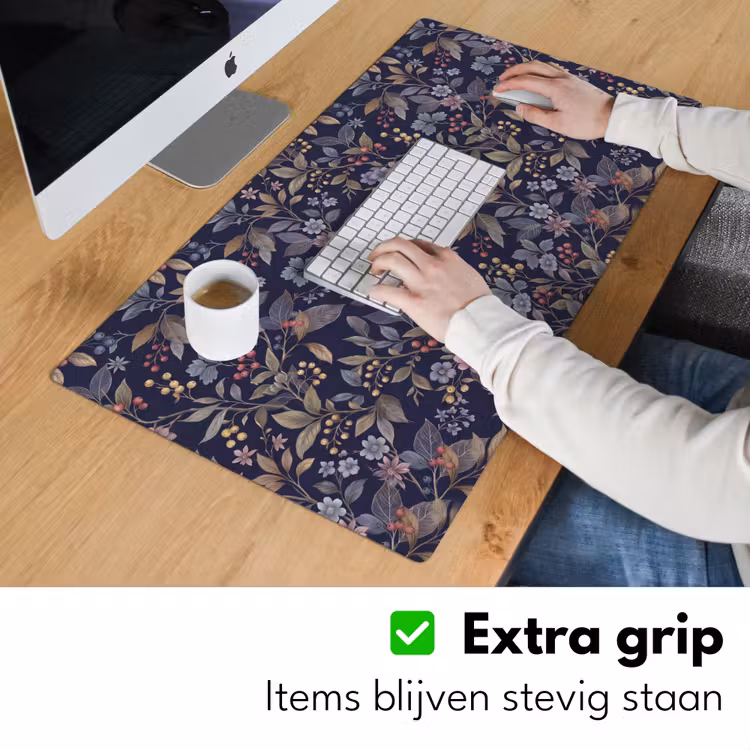 Bloemen - Bladeren - Patroon - Botanisch - Donkerblauw Muismat XXL klein -sfeer3