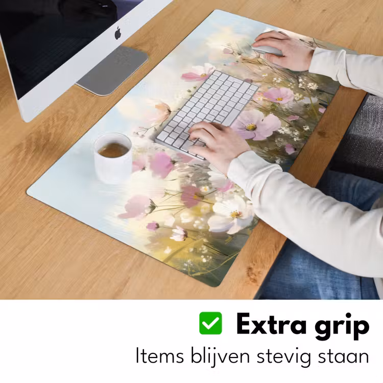 Bloemenveld - Lichte tinten - Geschilderd Muismat XXL klein -sfeer3